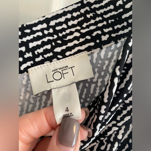Ann Taylor Loft Black & White Criss Criss Front Dress Size 4 - Picture 4 of 7